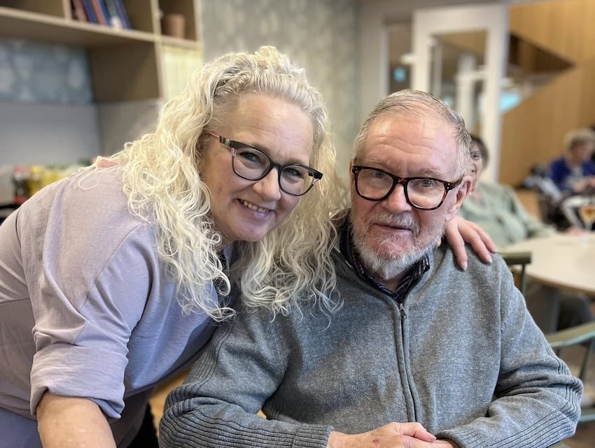 Beboer og personale på friplejehjem